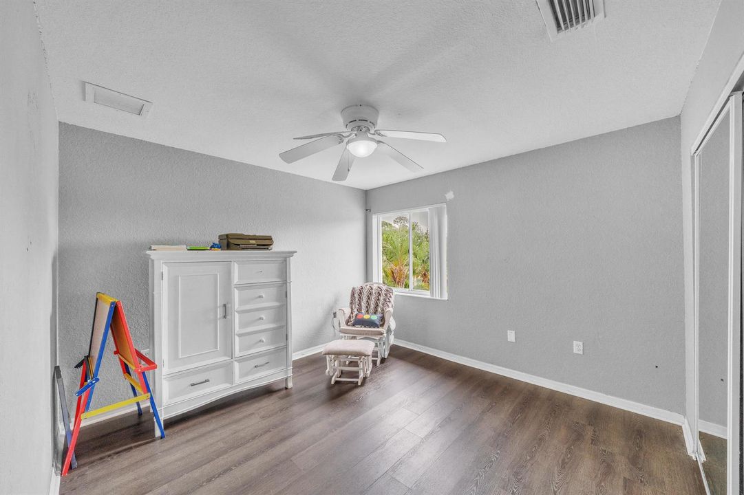 21 Guest Bedroom A (1)