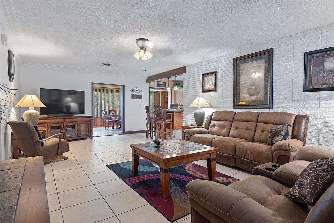 521 SW 59th st - - 013
