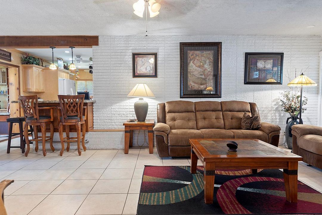 521 SW 59th st - - 016