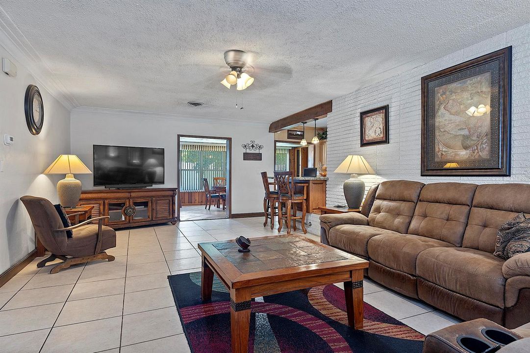 521 SW 59th st - - 014