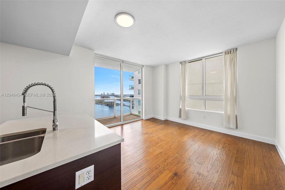 For Rent: $2,750 (1 beds, 1 baths, 651 Square Feet)
