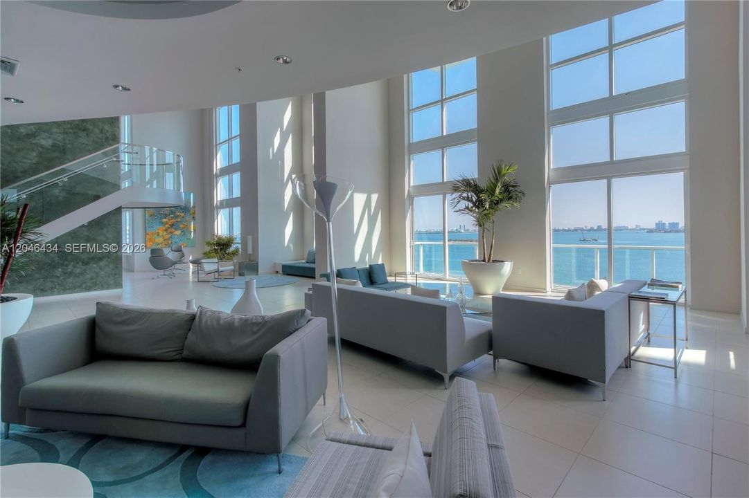 For Rent: $2,750 (1 beds, 1 baths, 651 Square Feet)