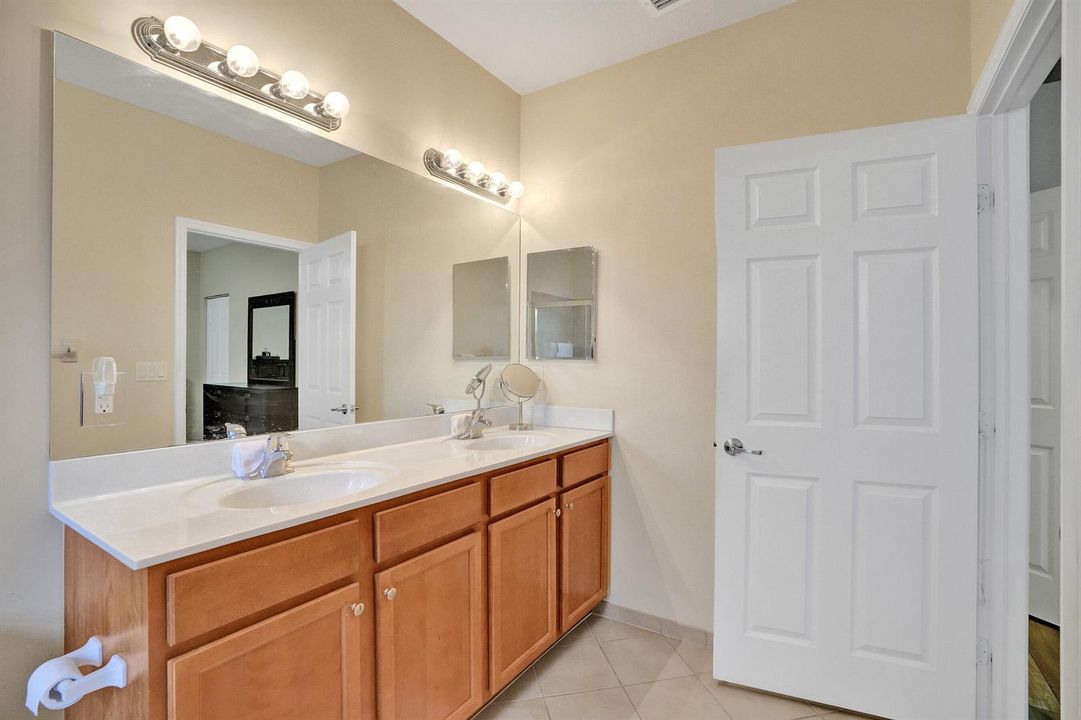 Master bathroom 2