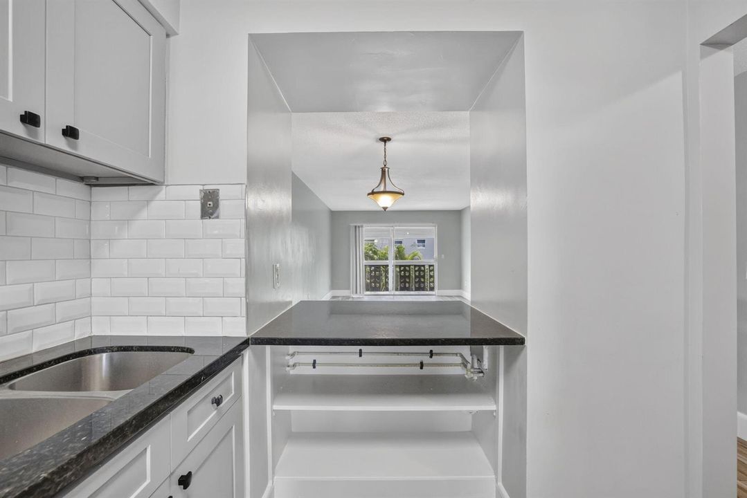 Kitchen w/ Passthrough
