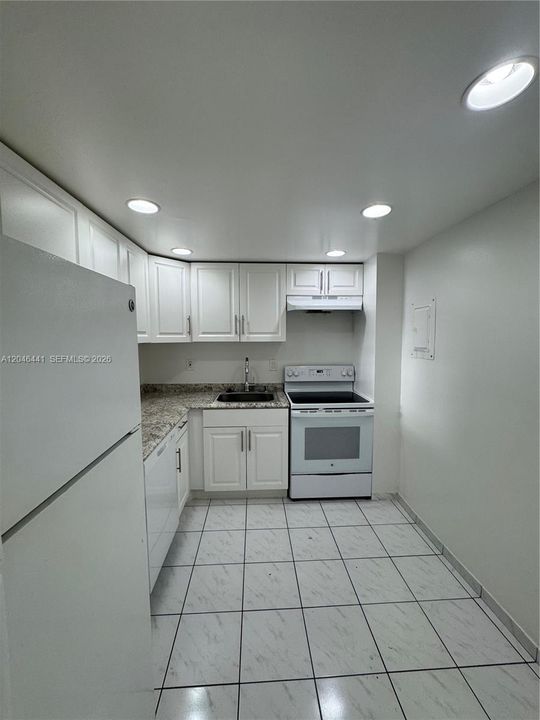 В аренду: $1,950 (1 спален, 1 ванн, 780 Квадратных фут)