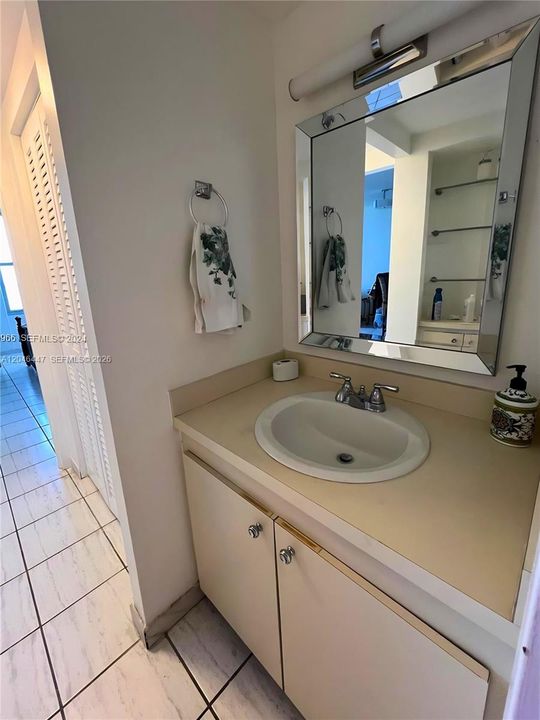 For Rent: $2,249 (1 beds, 1 baths, 726 Square Feet)