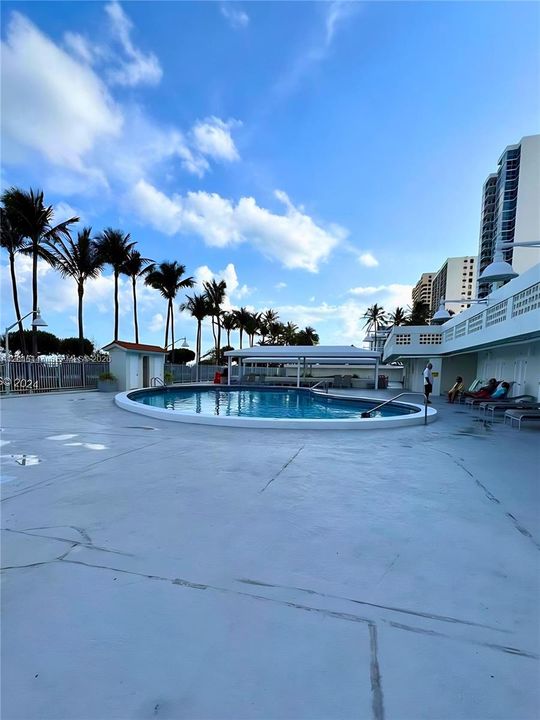 For Rent: $2,249 (1 beds, 1 baths, 726 Square Feet)