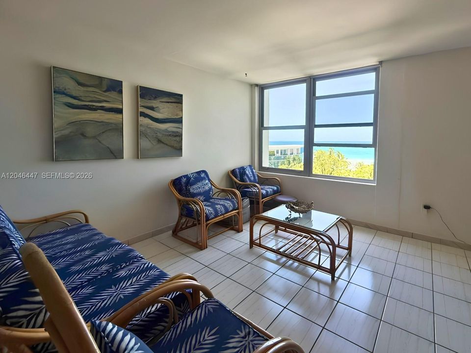 For Rent: $2,249 (1 beds, 1 baths, 726 Square Feet)
