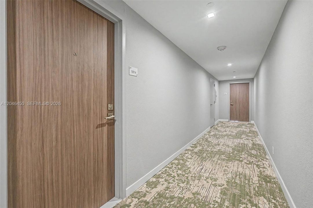 For Sale: $749,000 (1 beds, 1 baths, 798 Square Feet)