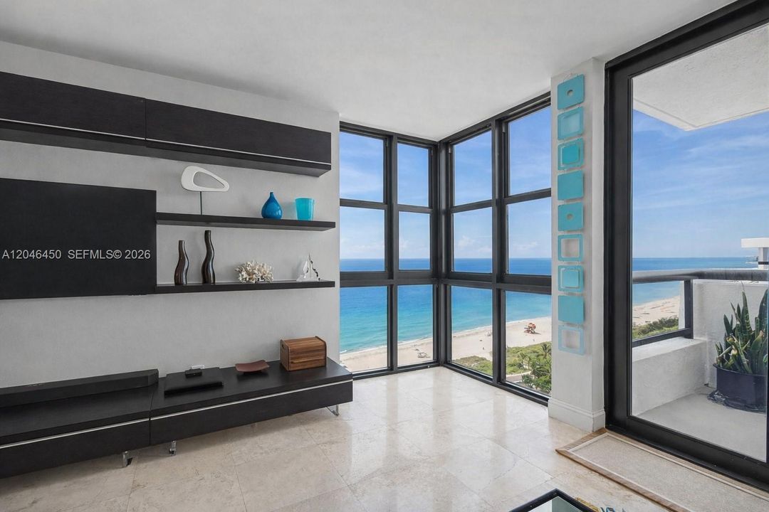 For Sale: $749,000 (1 beds, 1 baths, 798 Square Feet)