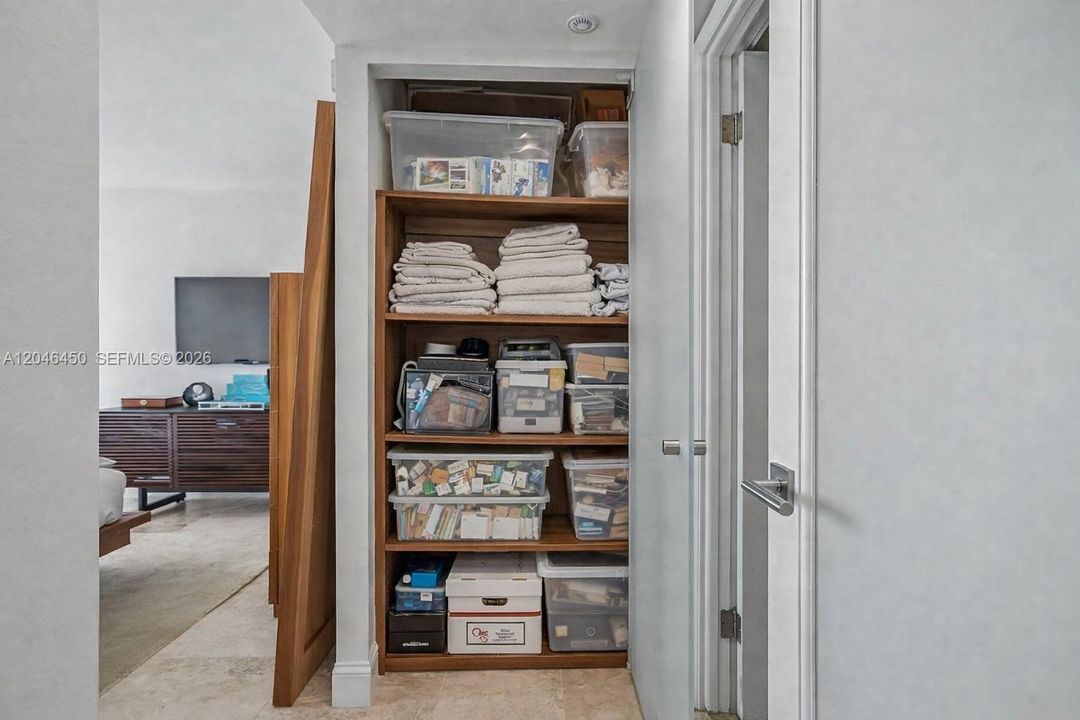 For Sale: $749,000 (1 beds, 1 baths, 798 Square Feet)