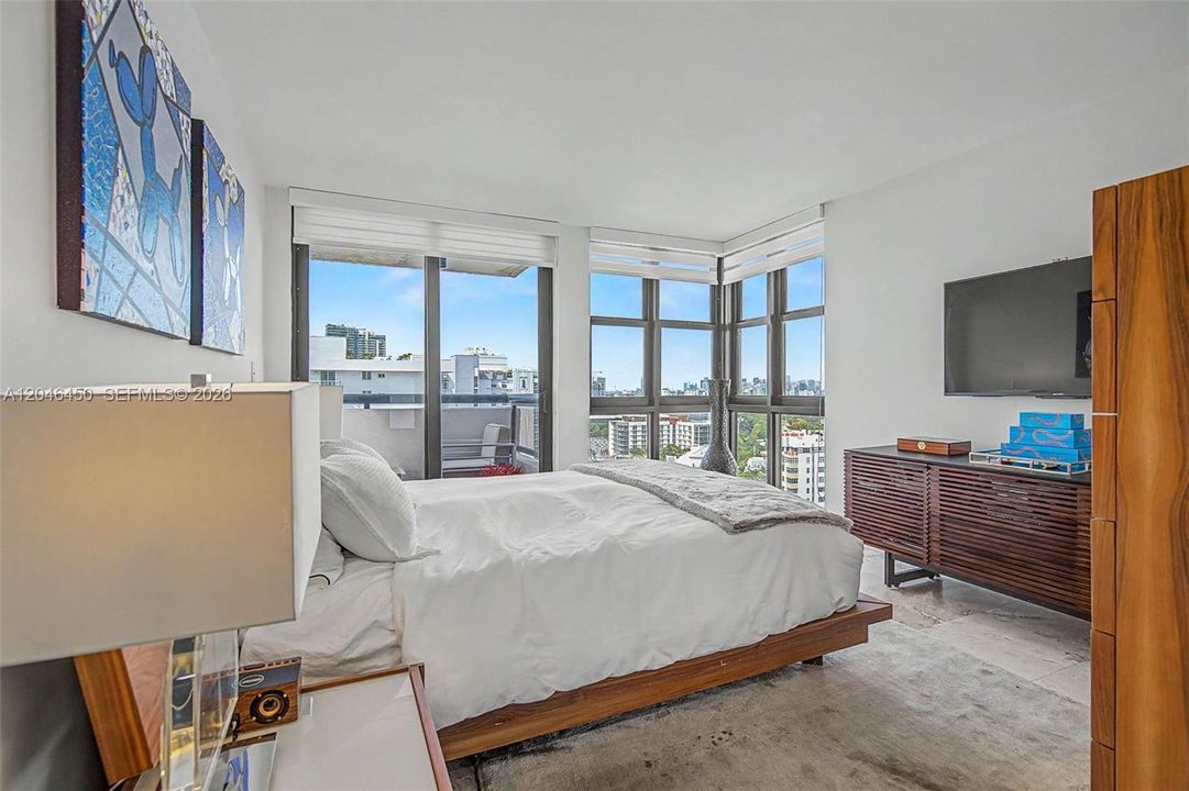 For Sale: $749,000 (1 beds, 1 baths, 798 Square Feet)