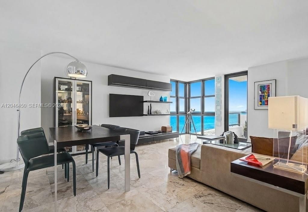 For Sale: $749,000 (1 beds, 1 baths, 798 Square Feet)