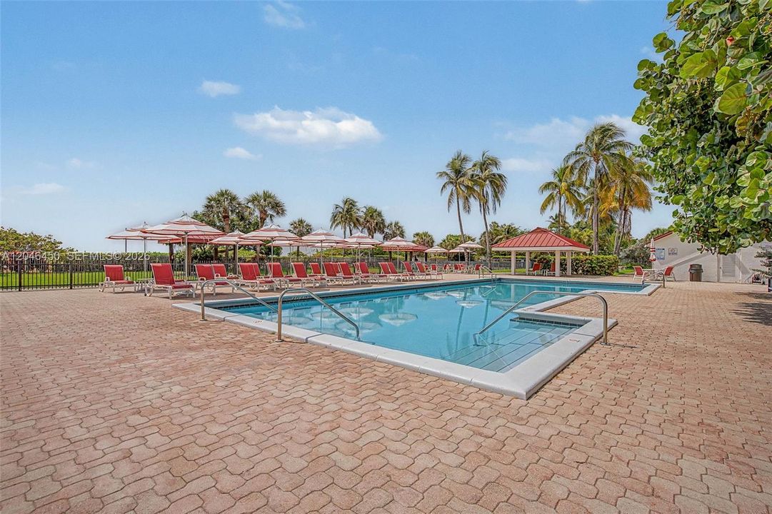 For Sale: $749,000 (1 beds, 1 baths, 798 Square Feet)