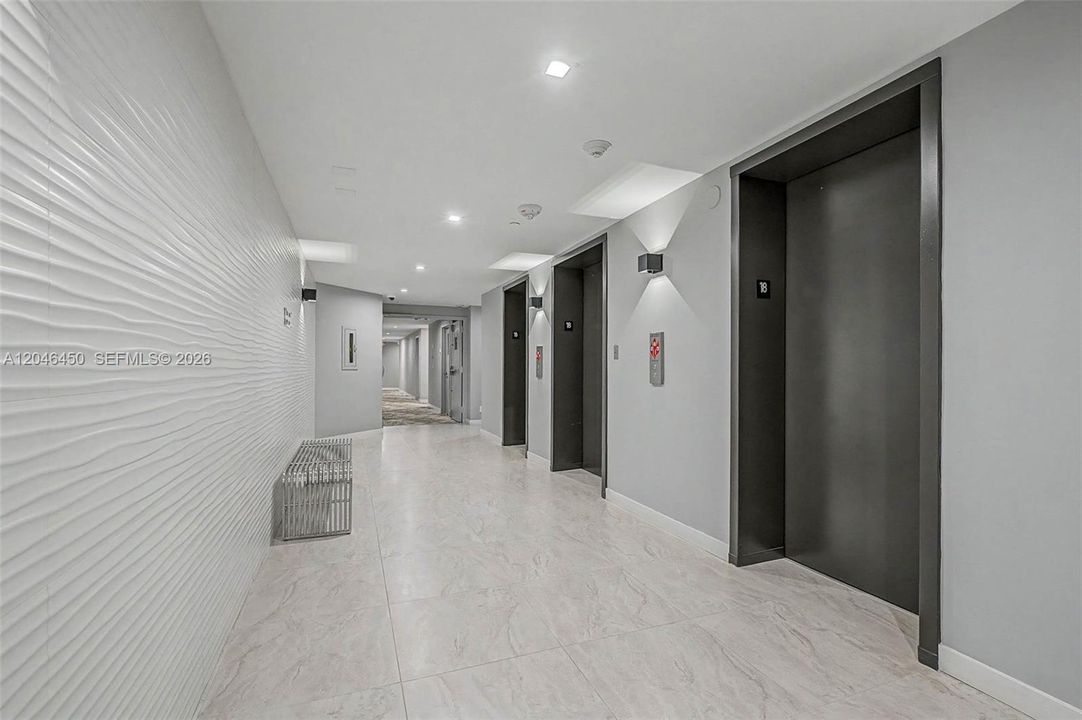 For Sale: $749,000 (1 beds, 1 baths, 798 Square Feet)
