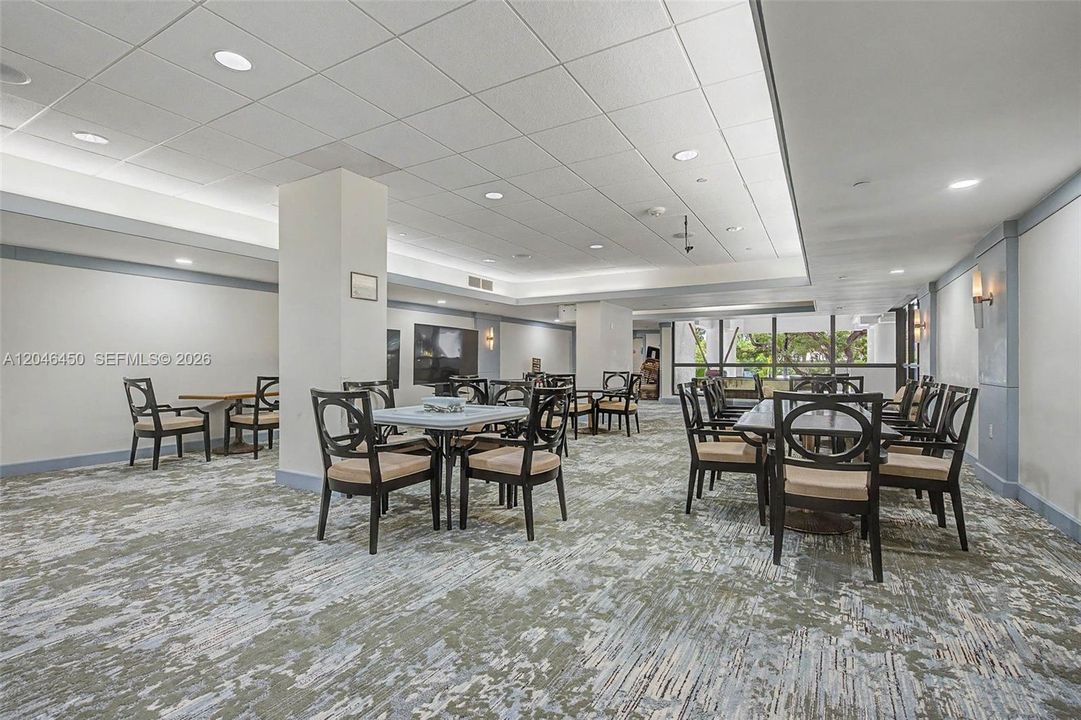 For Sale: $749,000 (1 beds, 1 baths, 798 Square Feet)