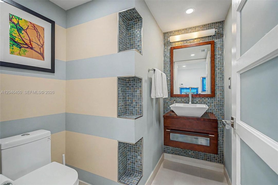 For Sale: $749,000 (1 beds, 1 baths, 798 Square Feet)