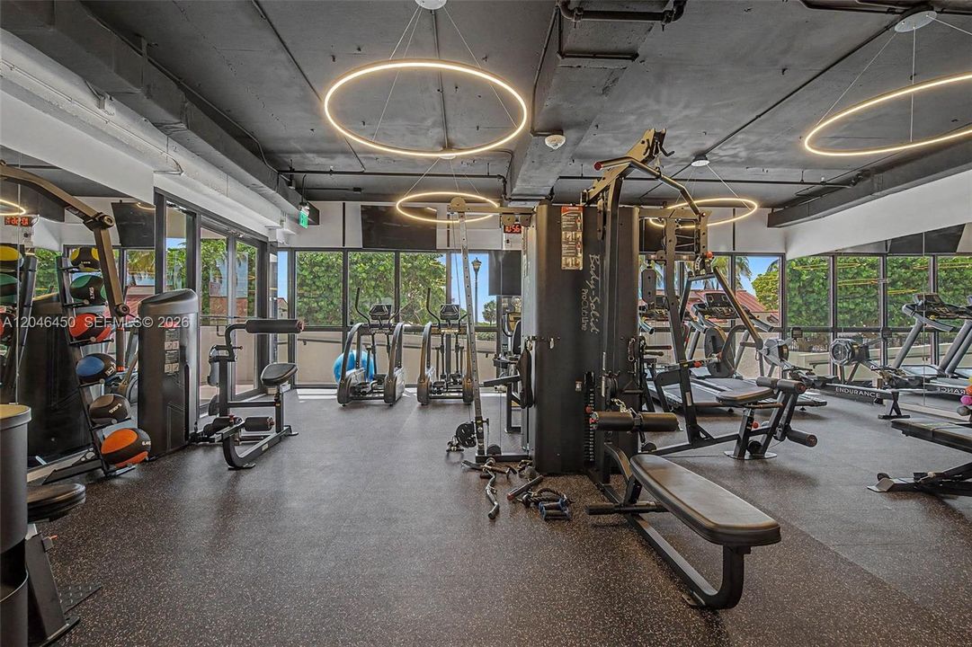 For Sale: $749,000 (1 beds, 1 baths, 798 Square Feet)