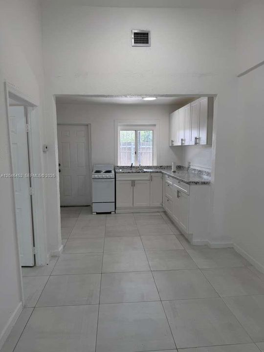 For Rent: $2,200 (2 beds, 1 baths, 1591 Square Feet)