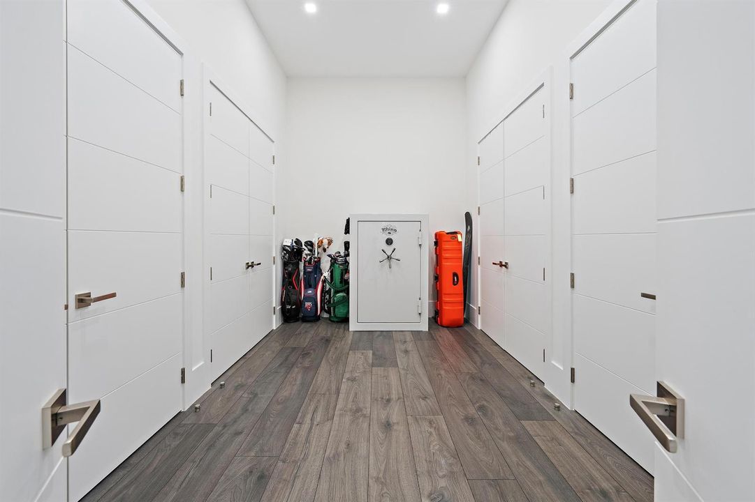 Primary Walk in Closet