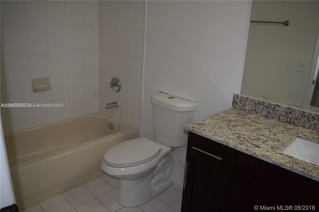 For Rent: $2,300 (2 beds, 2 baths, 967 Square Feet)