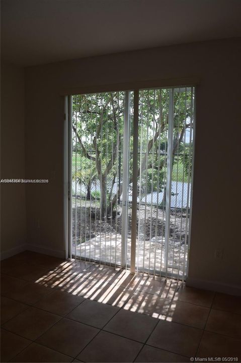 For Rent: $2,300 (2 beds, 2 baths, 967 Square Feet)