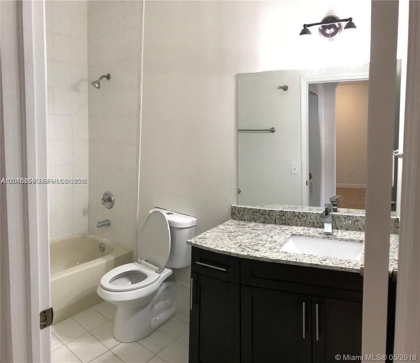 For Rent: $2,300 (2 beds, 2 baths, 967 Square Feet)
