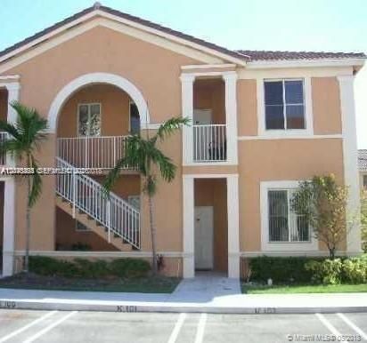For Rent: $2,300 (2 beds, 2 baths, 967 Square Feet)