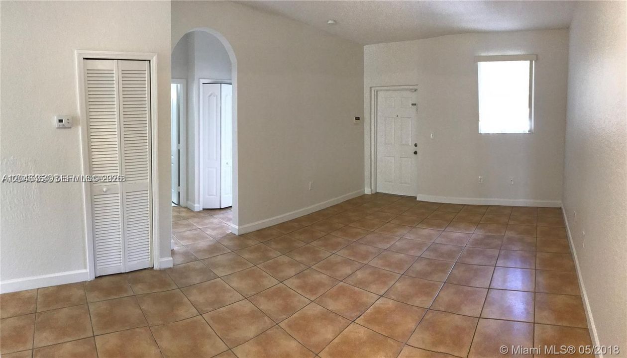 For Rent: $2,300 (2 beds, 2 baths, 967 Square Feet)