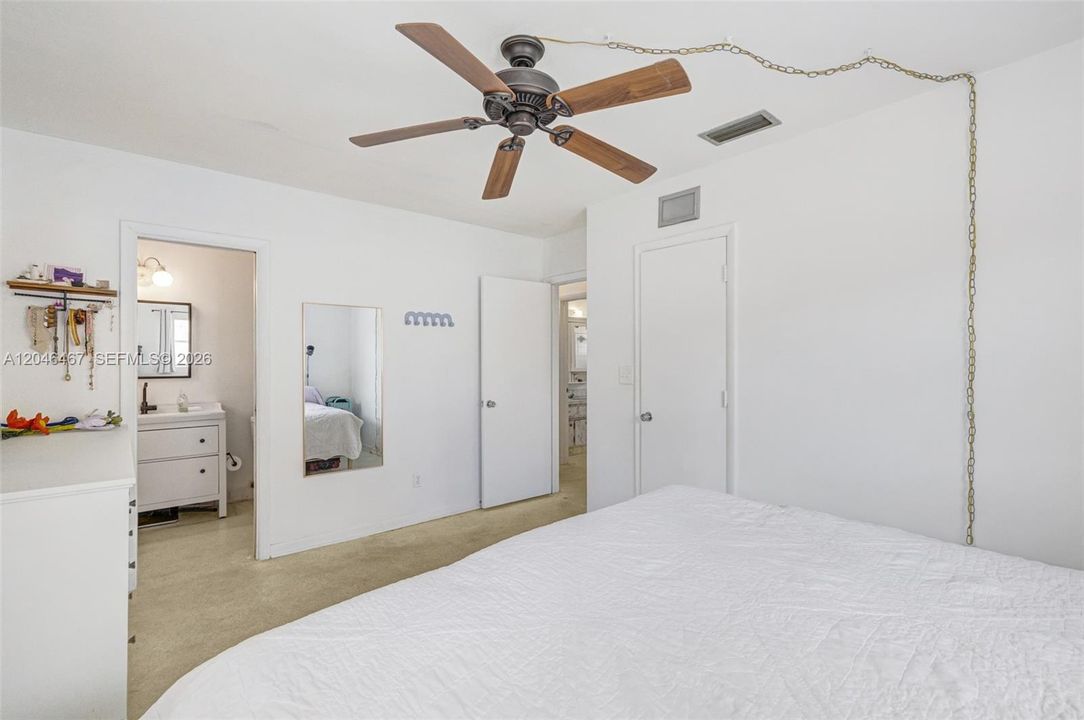 En Venta: $310,000 (2 camas, 2 baños, 1055 Pies cuadrados)