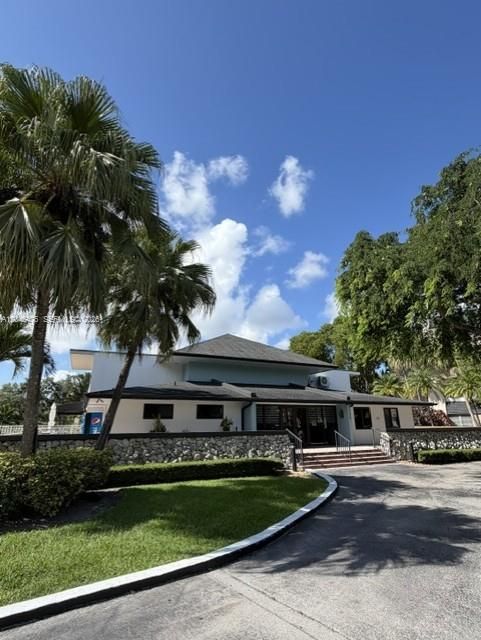 For Rent: $1,890 (1 beds, 1 baths, 809 Square Feet)