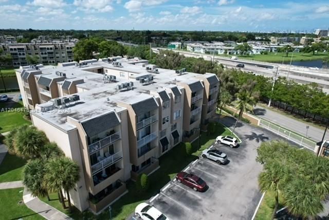 For Rent: $1,890 (1 beds, 1 baths, 809 Square Feet)