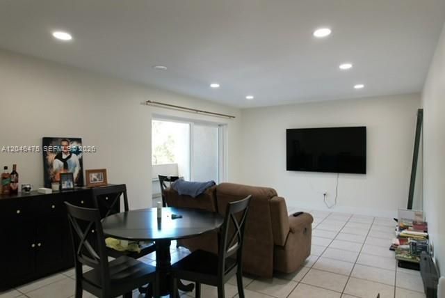 For Rent: $1,890 (1 beds, 1 baths, 809 Square Feet)