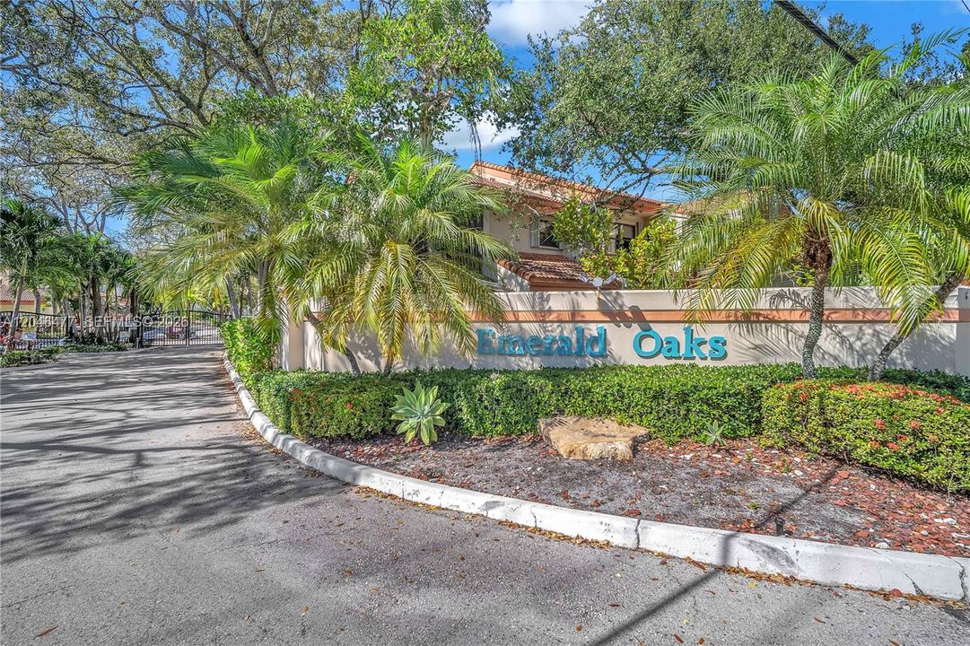 For Sale: $320,000 (2 beds, 2 baths, 1238 Square Feet)