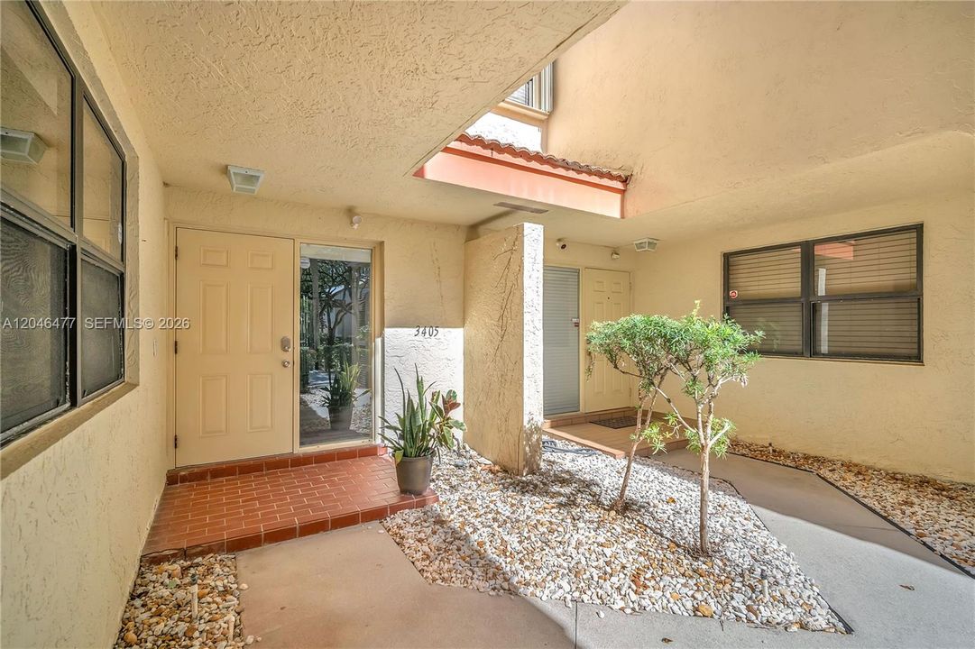 For Sale: $320,000 (2 beds, 2 baths, 1238 Square Feet)