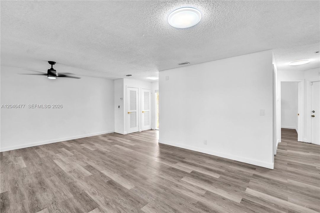 For Sale: $320,000 (2 beds, 2 baths, 1238 Square Feet)