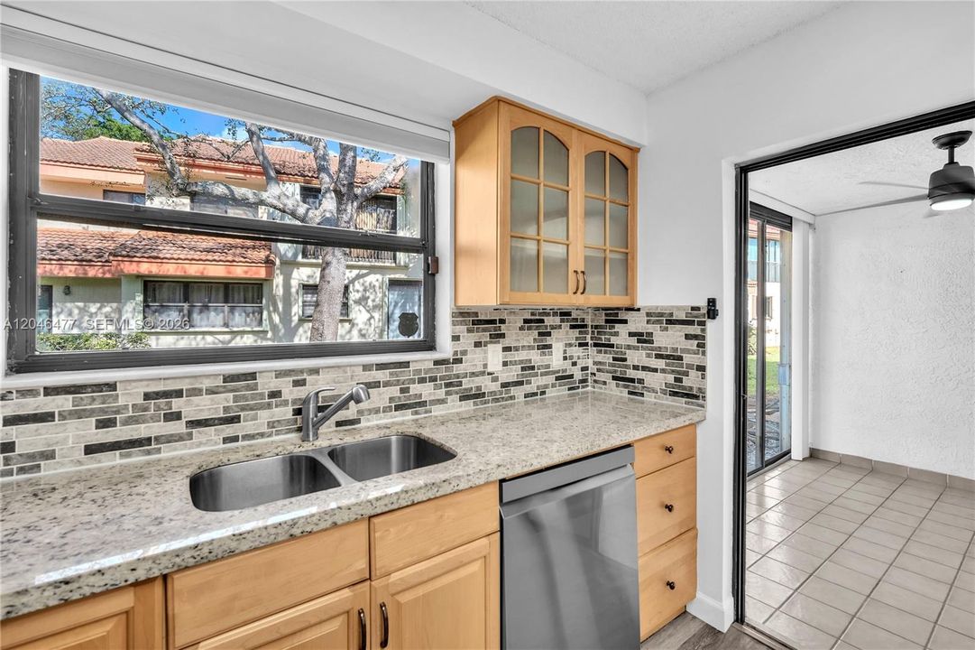 For Sale: $320,000 (2 beds, 2 baths, 1238 Square Feet)