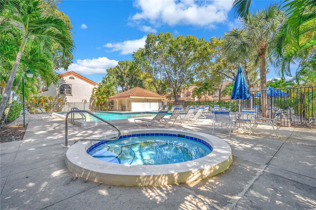 For Sale: $320,000 (2 beds, 2 baths, 1238 Square Feet)