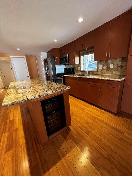 For Rent: $3,000 (2 beds, 2 baths, 1150 Square Feet)