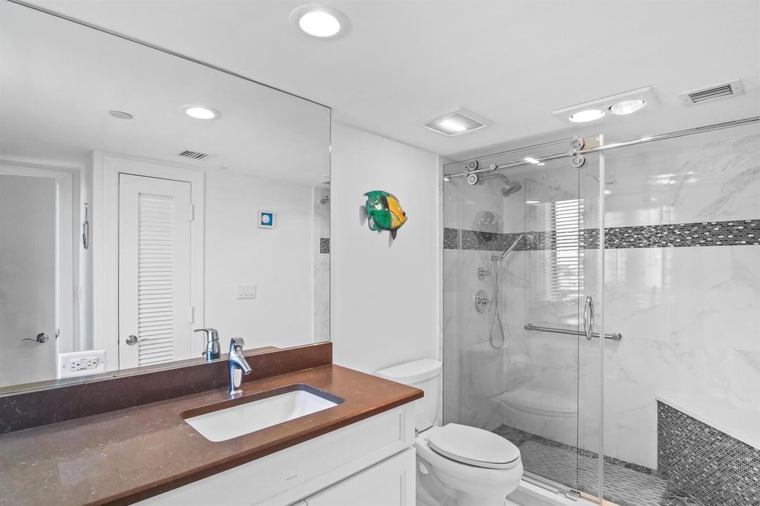 *458 Guest 1 Bath Shower1