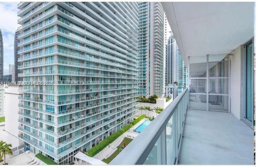 For Rent: $2,750 (1 beds, 1 baths, 705 Square Feet)
