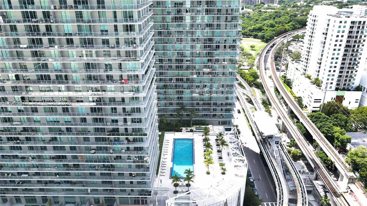 For Rent: $2,750 (1 beds, 1 baths, 705 Square Feet)