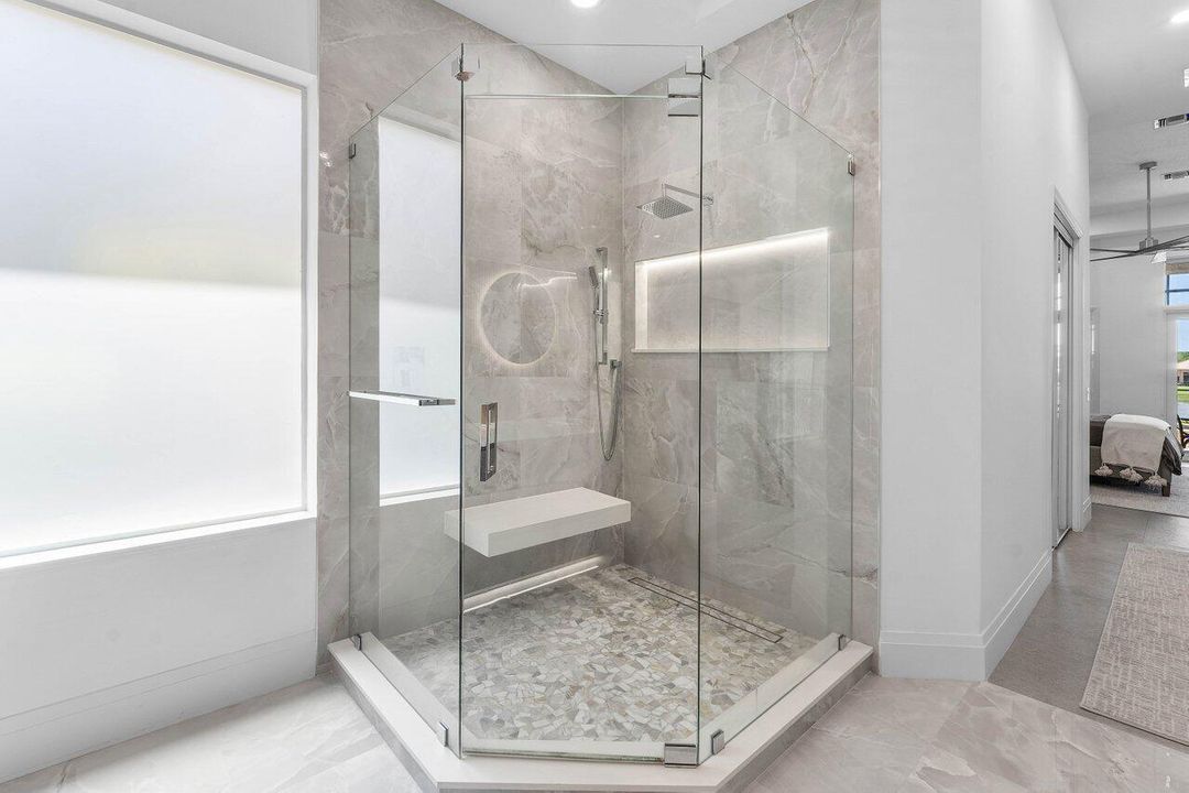 Large Primary Shower
