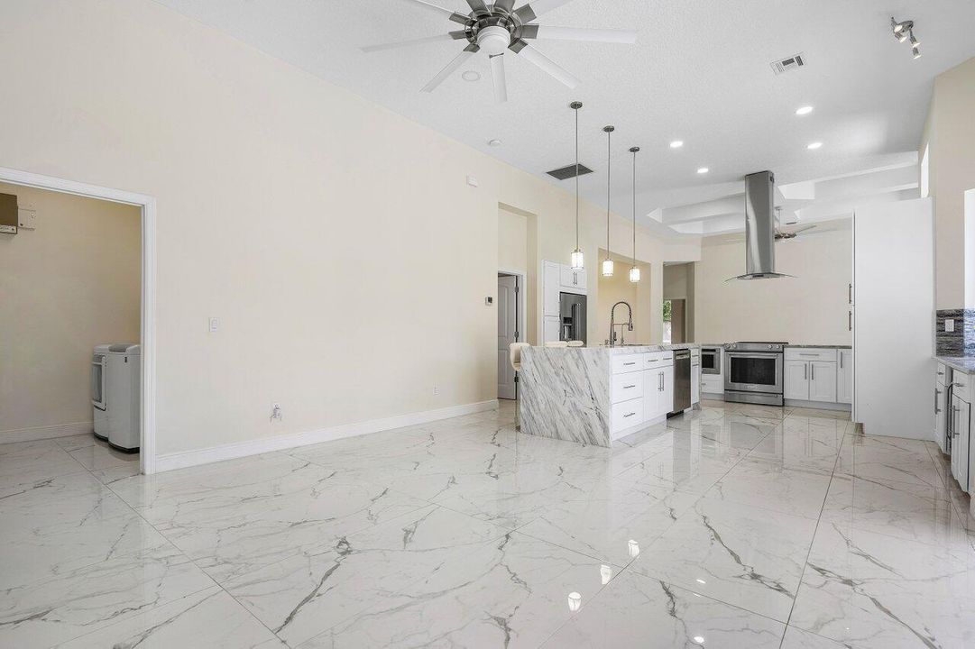 Living room 4