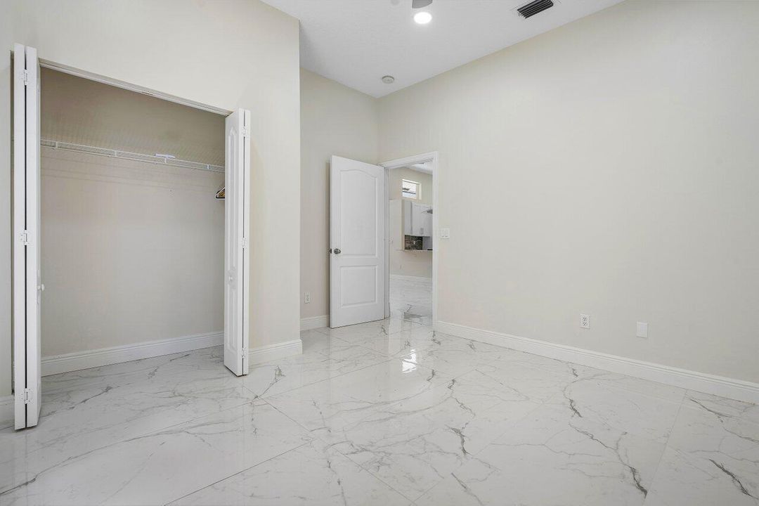 bedroom 2-2