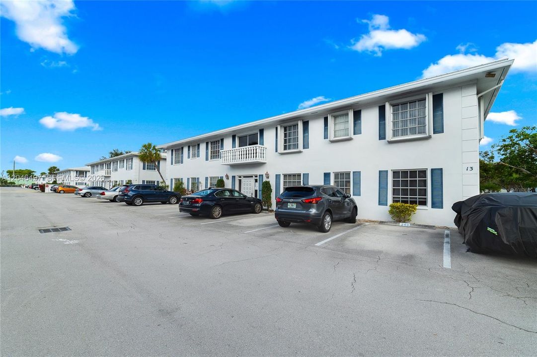 For Sale: $230,000 (2 beds, 2 baths, 1008 Square Feet)