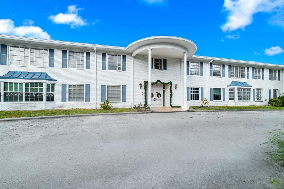 For Sale: $230,000 (2 beds, 2 baths, 1008 Square Feet)