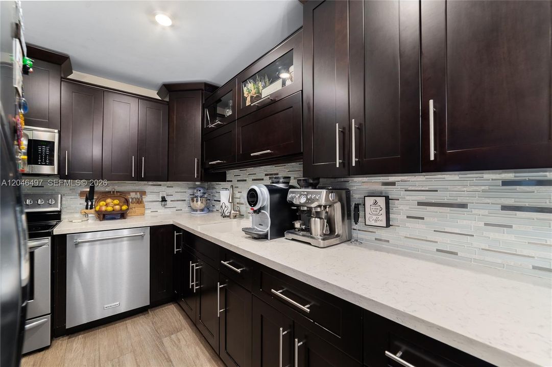 For Sale: $230,000 (2 beds, 2 baths, 1008 Square Feet)