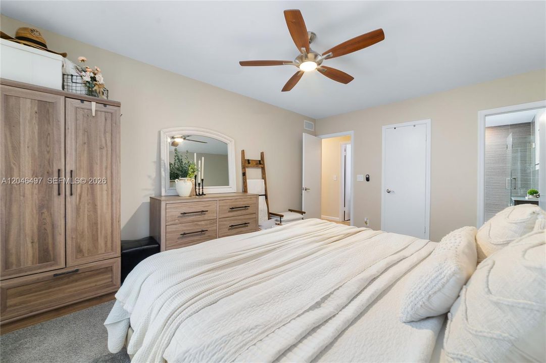 For Sale: $230,000 (2 beds, 2 baths, 1008 Square Feet)