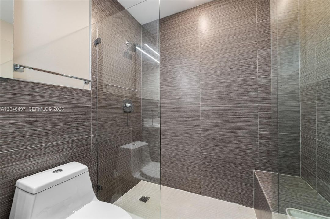 For Sale: $230,000 (2 beds, 2 baths, 1008 Square Feet)